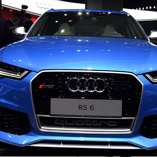 Emblemat QUATTRO Audi na Grill - Kolor Czerwono-Srebrny